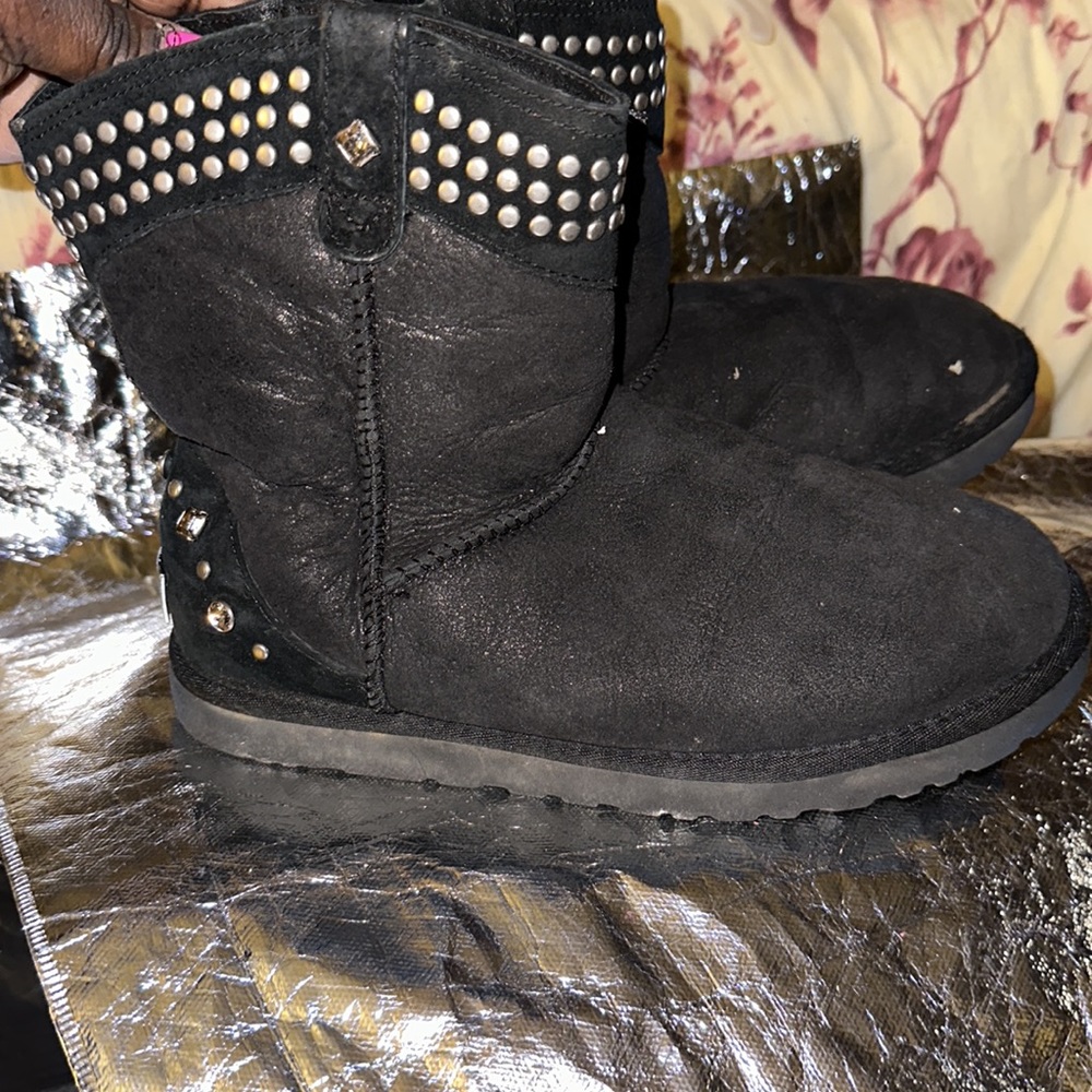 Gently used ugg boots size 7